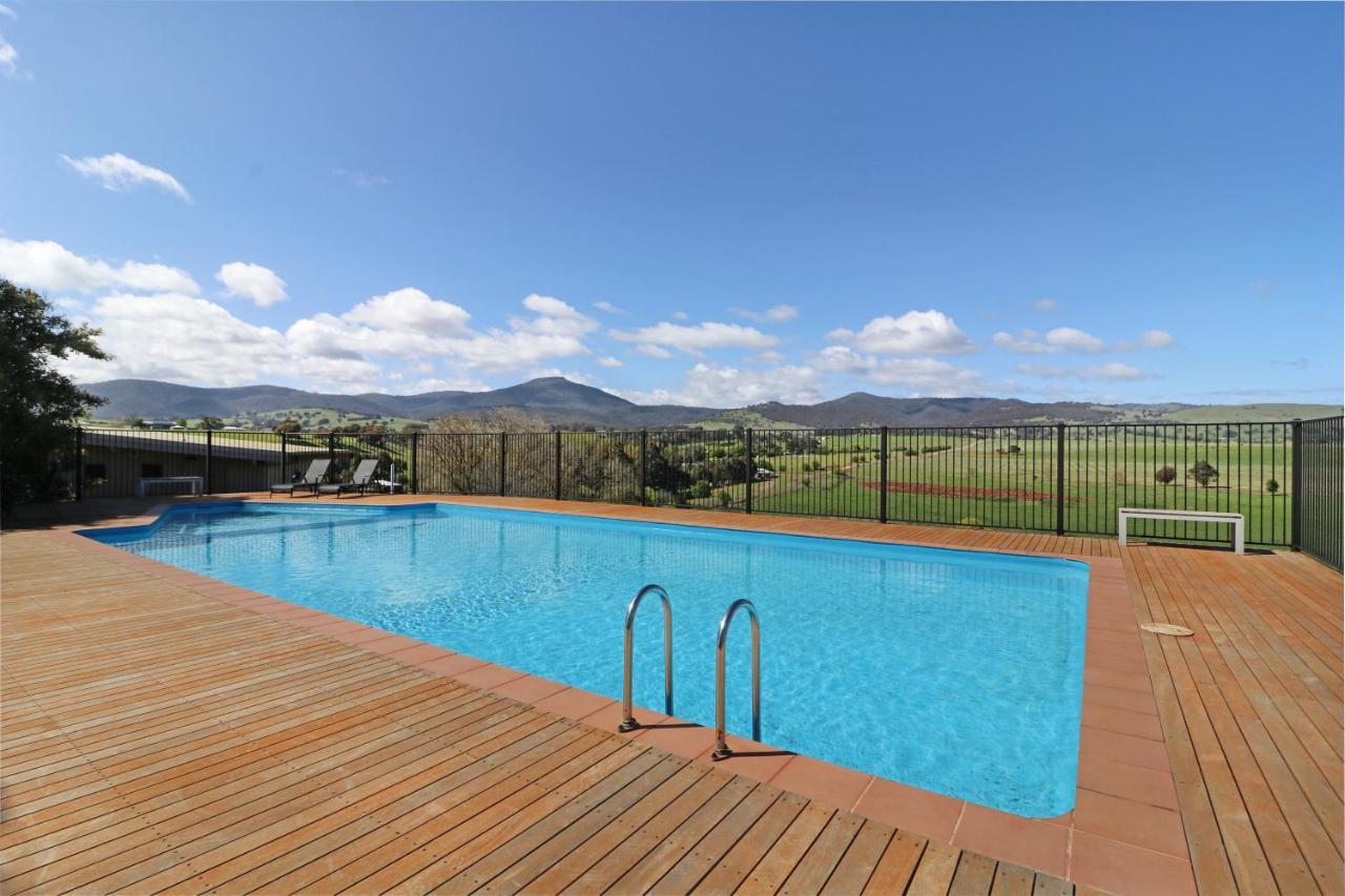 Off Mountain Accommodation Merrijig Exterior foto